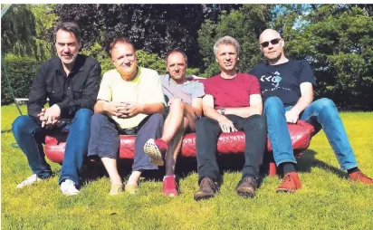  ?? ARCHIVFOTO: CHANDELIER ?? Christoph Tiber (v.l.), Martin Eden, Udo Lang, Heribert Rubarth und Armin Riemer sind die Band Chandelier.