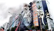  ?? AFP ?? Firefighte­rs try to douse the blaze at a karaoke bar in Hanoi