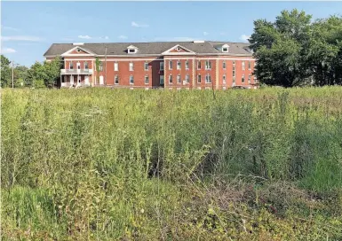  ?? PHOTOS BY JOSEPH DITS/SOUTH BEND TRIBUNE ?? Developers are considerin­g plans for the former farm fields on county-owned land just north of the Portage Manor building in South Bend.