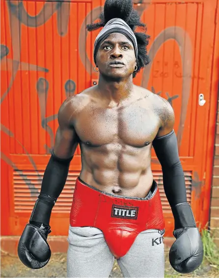  ??  ?? Yomi Shokunbi trains people in fitness and boxing at Zoo Lake in Johannesbu­rg.