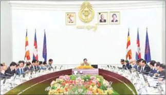  ?? FRESH NEWS ?? Friday’s Council of Ministers meeting in which Prime Minister Hun Sen said he remains firmly behind the implementa­tion of the “fifth approach”.