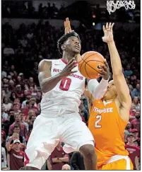  ?? NWA Democrat-Gazette/CHARLIE KAIJO ?? Arkansas guard Jaylen Barford (left) goes for a layup against Tennessee forward Grant Williams for two of his 28 points Saturday in the Razorbacks’ victory over the No. 19 Volunteers in Fayettevil­le. Barford and guard Daryl Macon (career-high 33...