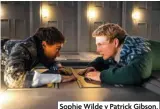  ?? ?? Sophie Wilde y Patrick Gibson.