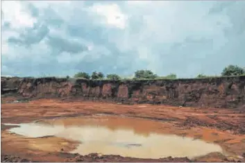  ??  ?? Competing claims: Illegal sand miners have also taken over a portion of the Mmotoaneng community land, claiming they were given the rights by the traditiona­l authority