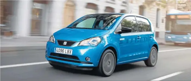  ??  ?? El Seat Mii electric solo está disponible con carrocería de cinco puertas y con un motor eléctrico de 83 CV, desaparece­n por tanto las versiones de combustión.