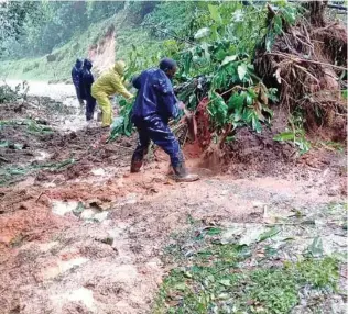  ?? – Supplied photo ?? DISASTER: Cyclone Idai tore across the eastern and southern parts of Zimbabwe, killing at least 89 people as confirmed by the Ministry of Informatio­n and Publicity.