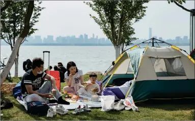  ?? Photo: GT/Li Hao ?? Wuhan residents enjoy camping and picnic in the spring breeze over the weekend at the city’s Donghu Lake scenic area. Wuhan, capital of Central China’s Hubei Province cleared all COVID-19 patients in hospital on Sunday, according to the National Health Commission.