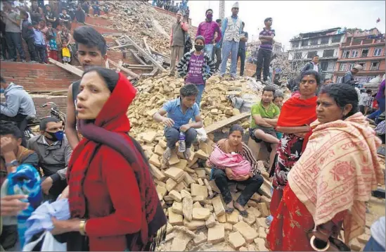  ?? Niranjan Shrestha Associated Press ?? THE QUAKE collapsed structures at Durbar Square, a UNESCO-designated heritage site in Katmandu. Aftershock­s left people afraid to go indoors.