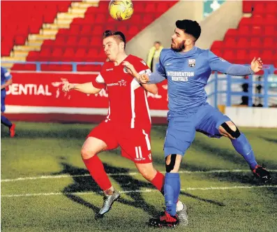  ?? 060217SALB­ION_06 ?? Close call Montrose’s Andrew Steeves gets the better of Connor McLaren