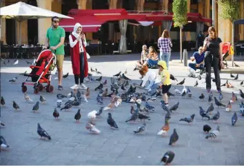  ??  ?? The birds often outnumber the humans in Beirut’s Nejmeh Square.