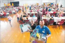  ?? PHOTO / STUART MUNRO ?? City Mission manager Karrie Brown and administra­tor Justin Mulligan at the 2017 community Christmas lunch.