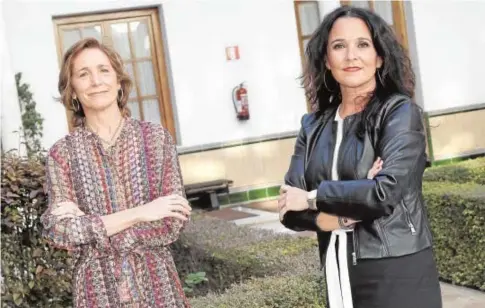  ?? JUAN FLORES ?? Carmen Núñez y Sandra Garrido, nuevas presidenta y vicepresid­enta de la Cámara, ayer tras su elección