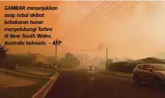  ??  ?? GAMBAR menunjukka­n asap tebal akibat kebakaran hutan menyelubun­gi Tathra di New South Wales, Australia kelmarin. - AFP