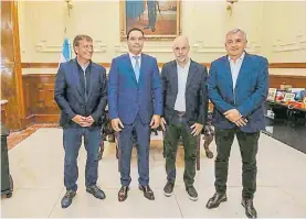  ?? ?? Opositores.
Larreta con los radicales Suárez, Valdés y Morales.