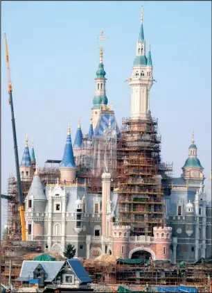  ?? Fot. East News ?? Szanghajsk­i Disneyland już wabi świat