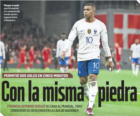  ?? ?? Mbappé no pudo ante Schmeichel y la campeona del mundo volvió a tropezar frente a Dinamarca.