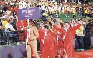  ??  ?? Desfile. La delegación azteca fue muy aplaudida durante la ceremonia oficial.