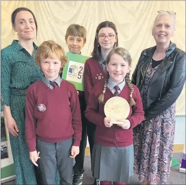  ?? ?? Deputy principal Margaret Sheahan (back left), with pupils Alan Ziolkoeski, Emily Butt (at back), and Ryan Hagensen and Martha Lynch, accepting their award in the presence of Ann Scanlan.