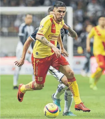  ??  ?? ► Diego Valdés, con la camiseta de Morelia.