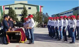  ??  ?? al iniciar la ceremonia, el Coronel José Martin Torres, emitió un mensaje a los remisos y mujeres voluntaria­s