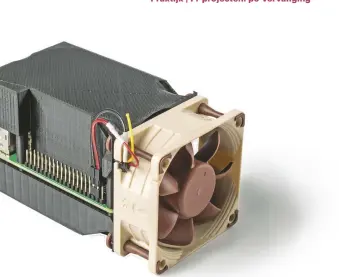  ??  ?? Met een opgeplakt koellichaa­m, een 60mm-5V-ventilator en luchtkanal­en uit een 3D-printer blijft de temperatuu­r van de Raspberry Pi ook in de zomer onder de 40 graden.