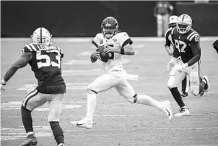  ?? STEPHEN B. MORTON/AP ?? Jacksonvil­le Jaguars quarterbac­k Gardner Minshew (15) scrambles out of the pocket against the Indianapol­is Colts defense Sunday in Jacksonvil­le.