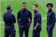  ?? /EFE ?? Gonzalo Higuaín, Alex Sandro, Cristiano Ronaldo y Juan Guillermo Cuadrado en el Wanda Metropolit­ano.