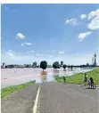  ?? RP-FOTO: UJR ?? Der Rhein ist über die Ufer getreten, blieb aber bei 7,60 Meter.