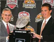  ?? FILE ?? Then-OSU coach Jim Tressel (left) and then-Florida coach Urban Meyer pose with the championsh­ip trophy on Jan. 7, 2007, before the BCS Championsh­ip Game.