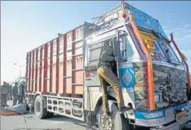  ?? NITIN KANOTRA/HT ?? A security man inspecting the truck in which the terrorists were travelling, at the Ban toll plaza in Nagrota near Jammu on Friday.