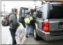  ?? AMY SMOTHERMAN BURGESS — KNOXVILLE NEWS SENTINEL VIA AP ?? Jasmine Hurst, left, and Charles Britton load up a car to be taken to an area motel from the LeConte Center Wednesday in Pigeon Forge, Tenn., which has been serving as a Red Cross shelter since the wildfires in Pigeon Forge and Gatlinburg.