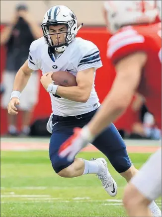  ?? Nati Harnik ?? BRIGHAM YOUNG quarterbac­k Tanner Mangum, above, a 22-year-old freshman, has allowed the Cougars to get past the absence of Taysom Hill, who had a season-ending injury in the opener.