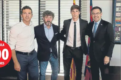  ??  ?? Felices Guillermo Amor, José Mari Bakero, Juan Miranda y Josep Maria Bartomeu, tras la firma del nuevo contrato del lateral FOTO: FC BARCELONA