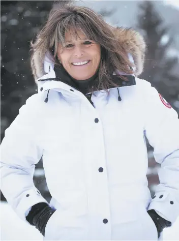  ?? PHOTO BEN PELOSSE, LE JOURNAL DE MONTRÉAL ?? Fabienne Larouche habite Saint-Sauveur depuis qu’elle a 21 ans. De sa maison, elle a une vue imprenable sur la montagne.