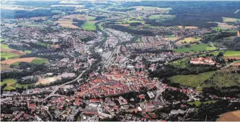  ?? FOTO: AFI ?? Ellwangen von oben: Wer das einmal erleben will, hat dazu beim Flugpatzfe­st die Gelegenhei­t.