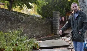  ?? (Photos J. C.) ?? Pierre Milesi, technicien à la Maison de l’eau de Barjols, partage son enthousias­me pour l’histoire de Varages au fil de l’eau.