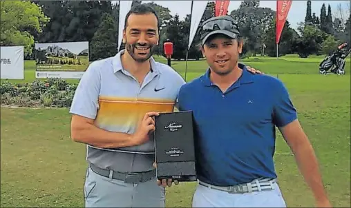  ?? FOTOS CEDOC PERFIL ?? GOLFISTA. Mariano Jinkis, de azul, es uno de los animadores del circuito Demo Tour. Hace tres semanas ganó la fecha en el Martindale.