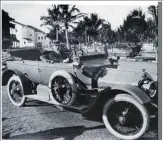  ??  ?? SHOWMAN: On Durban’s Esplanade, a motorist shows off his new Crossley (circa 1912).