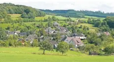  ?? FOTO: OBERBERGIS­CHER KREIS ?? Blick auf ein typisch oberbergis­ches Dorf – in diesem Fall Wendershag­en, ein Ortsteil von Morsbach.