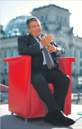  ?? [ AP ] ?? Bleibt Sigmar Gabriel im roten Chefsessel oder nicht? Das ist in Berlin die Frage.