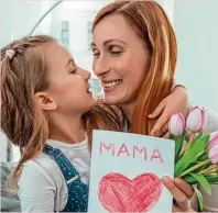  ?? Foto: detailblic­k foto, fotolia.de ?? Es muss gar nichts Großes sein – am meisten freuen die Mamas sich über etwas, das von Herzen kommt.