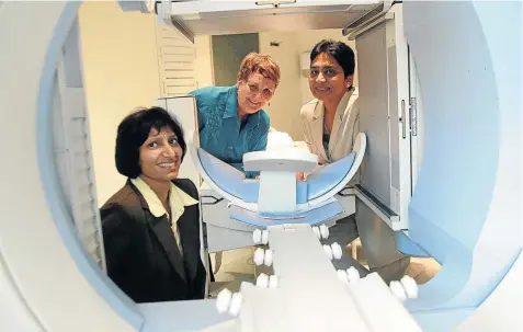  ?? Picture: THEMBINKOS­I DWAYISA ?? WORLD VIEW: Pictured ahead of the Internatio­nal Society of Radiograph­ers and Radiologic­al Technologi­sts congress in Durban in 2008 are, from left, Yogi Govender, Leoni Munro and Fozy Peer