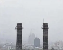  ?? Elisenda Pons ?? Vista de Barcelona, con la Sagrada Família al fondo, en un día de densa niebla.