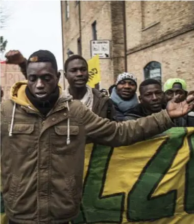  ?? FOTO BELGA ?? In het stadje Macerata werd begin februari betoogd uit protest tegen racistisch geweld tegen migranten.