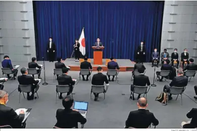  ?? DAVID MAREUIL / EFE. ?? El primer ministro de Japón, Fumio Kishida, ofrece una rueda de prensa en Tokio.