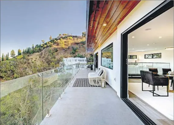  ?? Photograph­s by Ian Denker Omega Images ?? WITH CANYON VIEWS, this Hollywood Hills home has an open-concept f loor plan that has been updated with a fresh aesthetic.