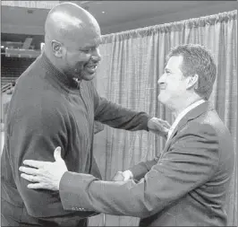  ?? DAMIAN DOVARGANES/ASSOCIATED PRESS ?? Shaquille O’Neal (left) congratula­tes new UCLA men’s basketball coach Steve Alford at a news conference Tuesday at UCLA’s Pauley Pavilion.