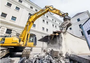  ?? Foto: BIG/Kolarik ?? Die BIG startete kürzlich beim Justizgebä­ude Salzburg mit dem Abriss eines Traktes aus den 70er-Jahren.