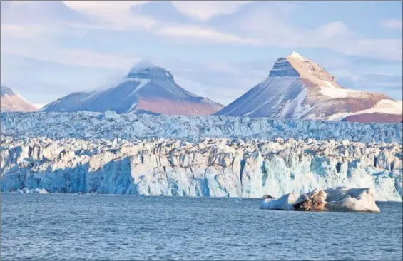  ?? / SARA GIANSIRACU­SA ?? Las islas Svalbard, en el estrecho de Fram, que es una de las pocas puertas abiertas al Ártico a las que llegan las aguas atlánticas.