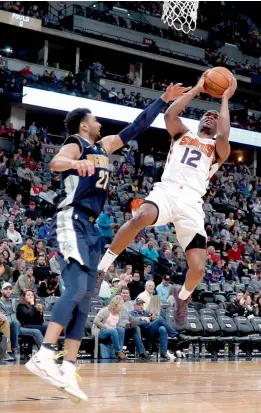  ?? AP ?? Phoenix Suns’ T. J. Warren ( right) in action againts Denver Nuggets’ Jamal Murray in their NBA game on Friday. The Phoenix won 108- 100. —